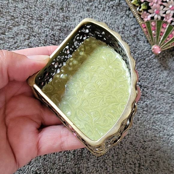 Gorgeous Floral Fan Jewelry Trinket Box!!! - Picture 6 of 7